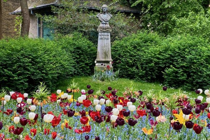 Bruges Highlights, Boat, Beer, Chocolate Day Trip From Paris - Frequently Asked Questions