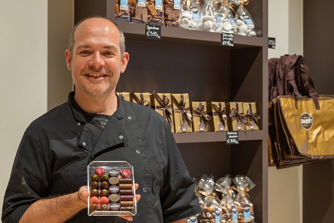 Bruges Private Chocolate Tour With Local Guide - Sampling Delectable Chocolates