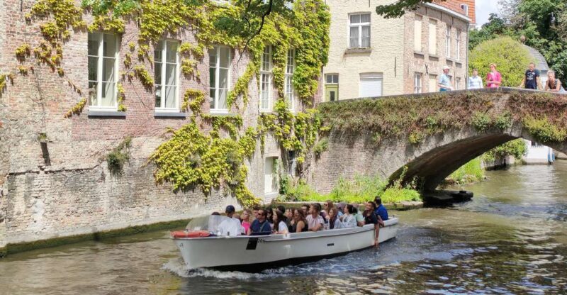 Bruges: Small Group Boat Cruise and Guided Walking Tour - Discover Bruges: Small Group Boat Cruise and Guided Walking Tour