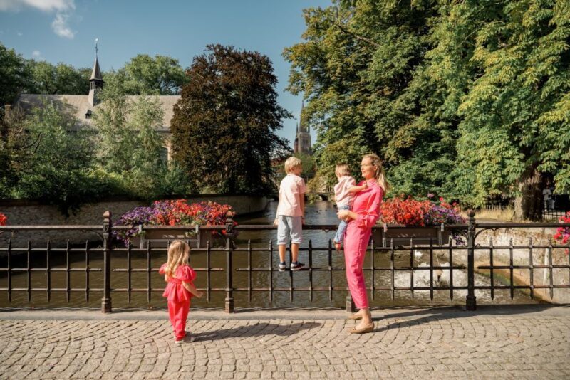 Bruges : Your private 30min. photoshoot in the medieval city - An Engaging Introduction to a Unique Experience