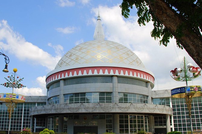 Brunei Half Day City Tour With Royal Regalia, Istana Nurul Iman & Kampung Ayer - Exploring Kampong Ayer