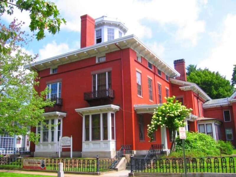 Brunswick: Skolfield-Whittier House Guided Tour - Key Points