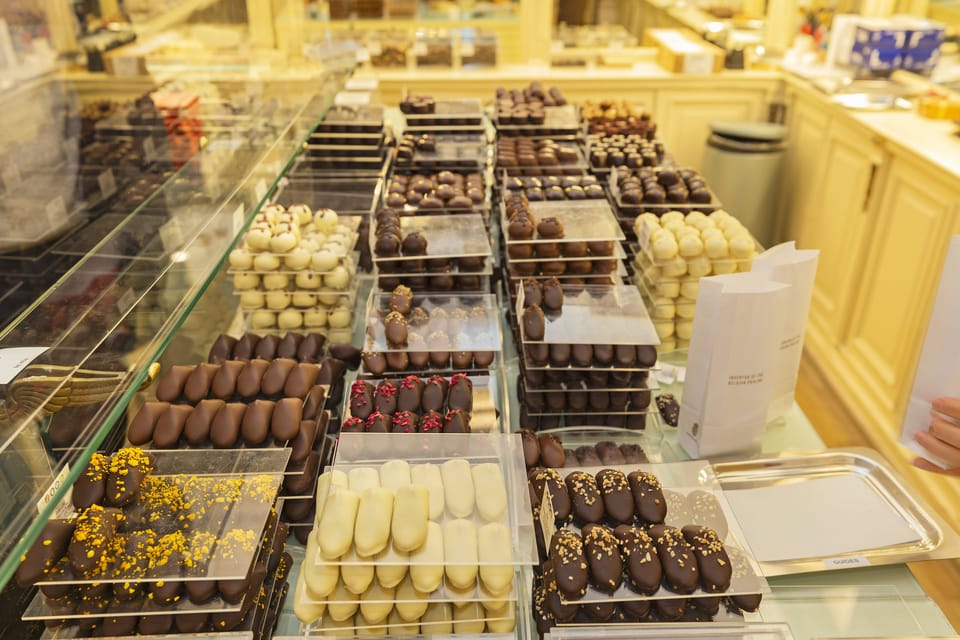 Brussels: Guided Food Tour with Full Meal and Drinks - Who Should Consider This Tour?