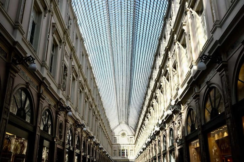Brussels Highlights: Walking & Bus Tour with Waffle Tasting - Transportation, Timing, and Group Size
