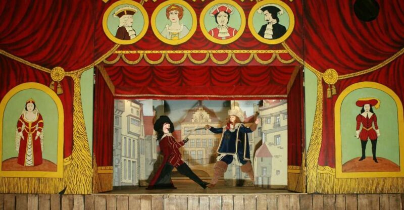 Brussels: Private Tour of Theatre Toone with Snacks and Beer - Key Points