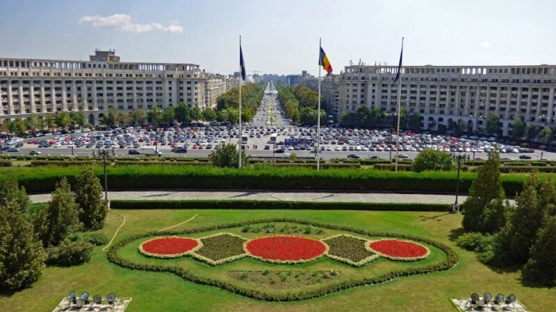 Bucharest: Communist Tour Including Ceausescu Residence - Guided Experience Details