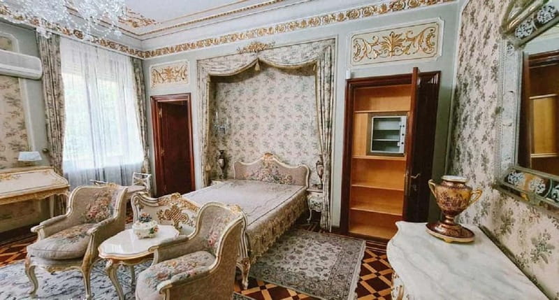 Bucharest: Guided Bus Tour of Old Town and Iconic Places - The Value of a Guided Bus Tour