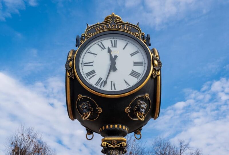 Bucharest: Insta-Perfect Walk With a Local - Cancellation Policy