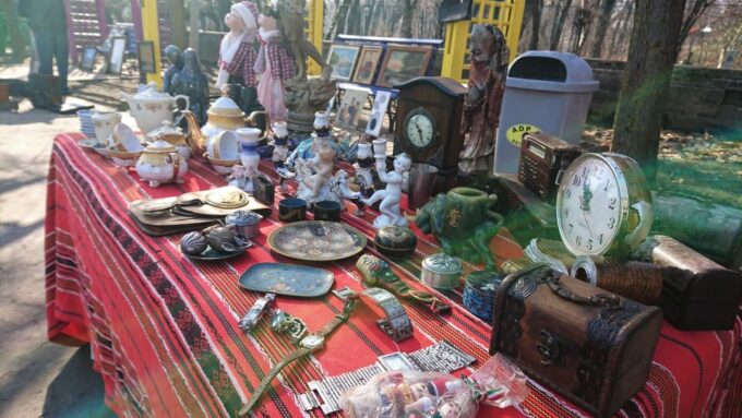 Bucharest: Private Flea Market Tour by Vintage Car - Customer Feedback