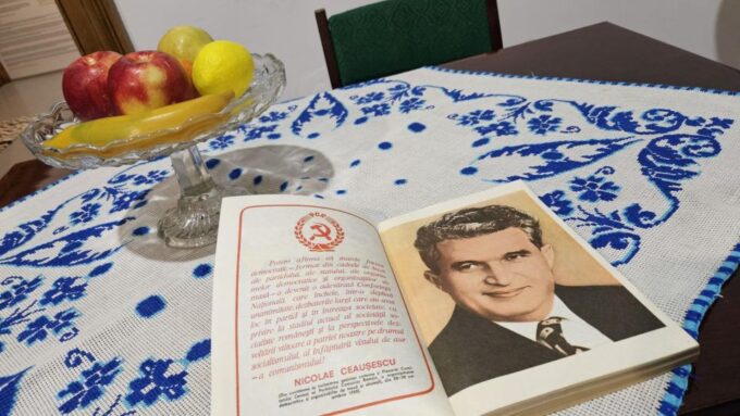 Bucharest: Relics of Communism 3-Hour Walking Tour - Tips for Participants