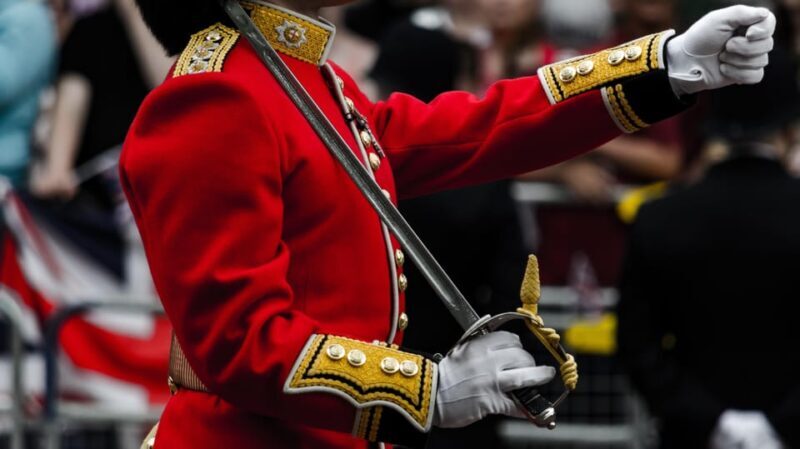 Buckingham Palace, Changing of the Guard Walking Tour - An In-Depth Look at the Changing of the Guard Walking Tour