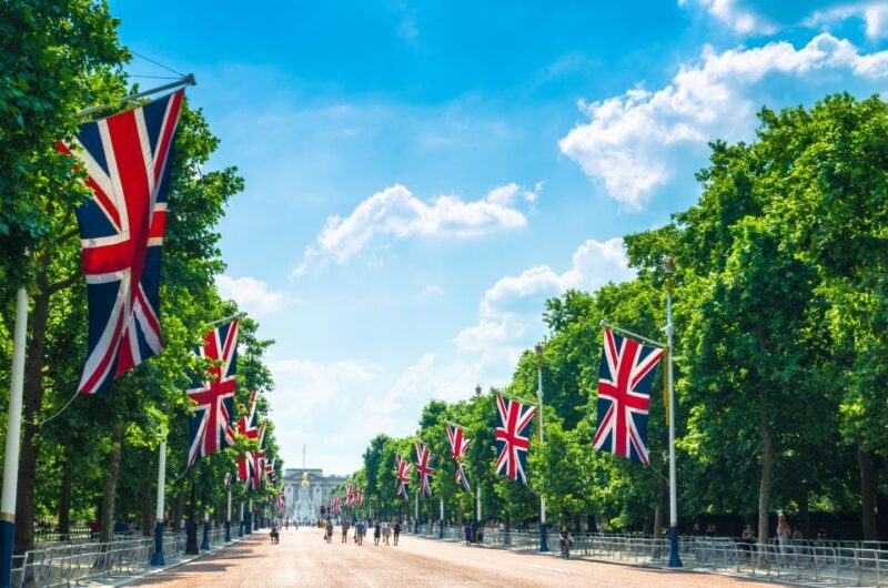 Buckingham Palace & Windsor Castle: Full-Day Tour - Analyzing the Experience: What to Expect and Why It Matters