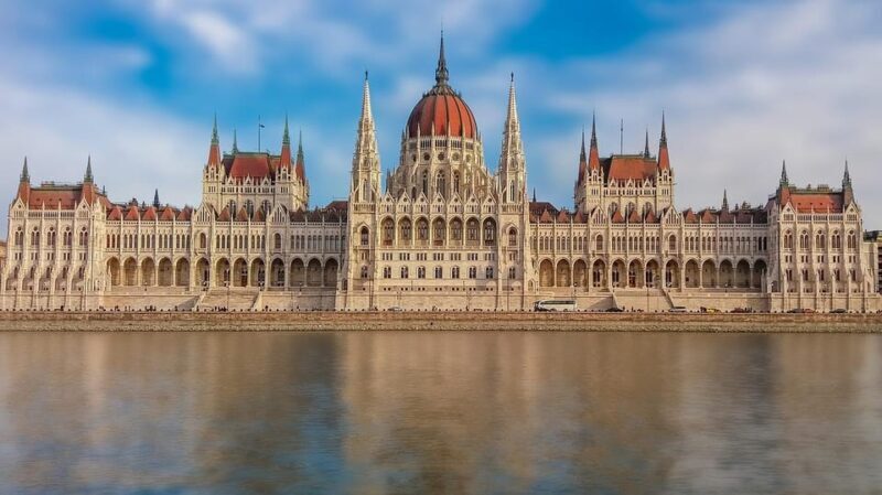 Budapest: 2 Hour City Highlights Tour with Local - Exploring Castle Hill and Its Environs