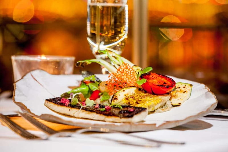 Budapest: 3-Course Dinner for 2 on a Boat Restaurant - The Sum Up
