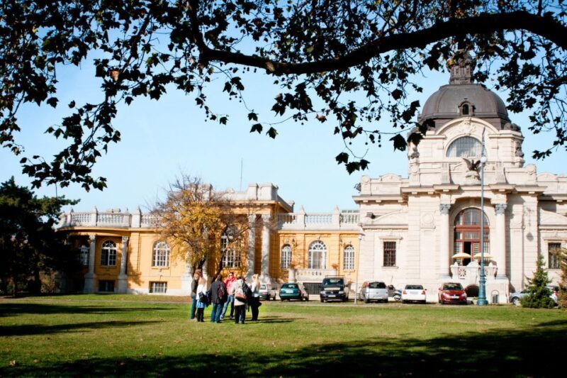 Budapest: All in One Walking Tour with Strudel House Stop - Who Should Book This Tour?