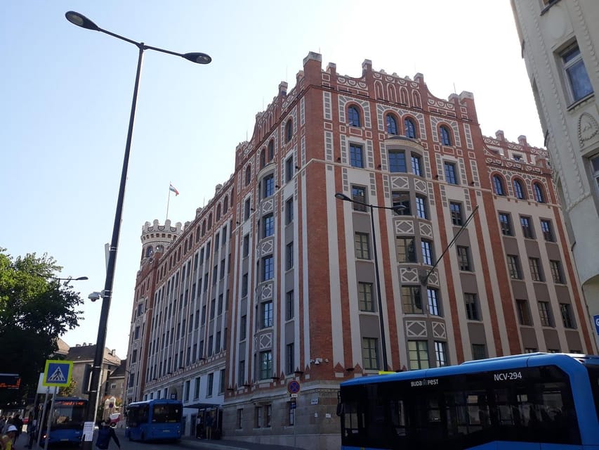 Budapest At Dawn: Scenic Walking Tour with Music Performance - A Detailed Look at the Itinerary