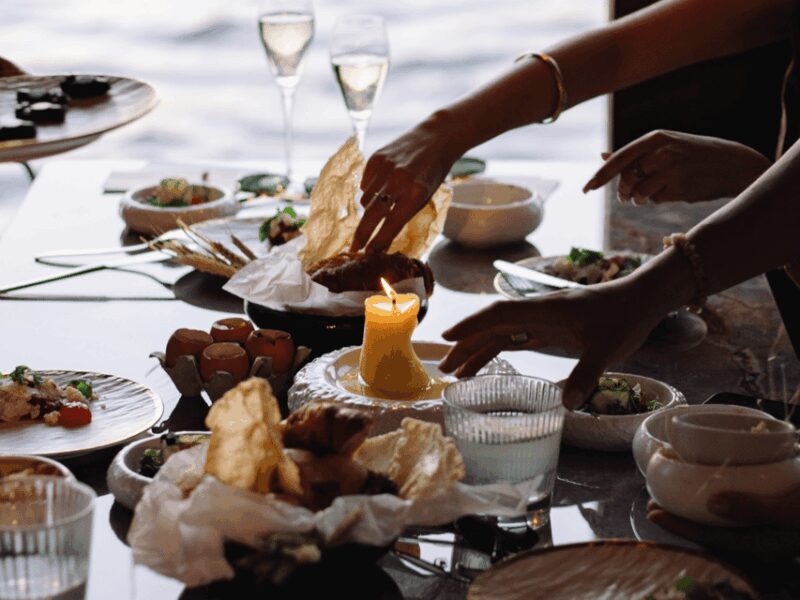Budapest: BBQ Dinner Cruise w/ Live Music & Unlimited Drinks - Setting the Scene: What to Expect on the Dinner Cruise