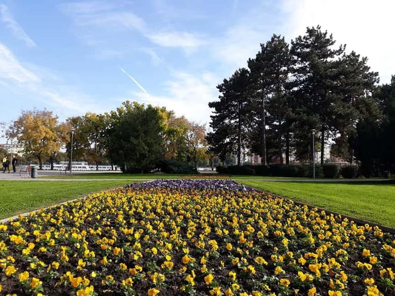 Budapest: Best Gardens Walking Tour & Hungarian Folk Music - An In-Depth Look at the Tour Experience