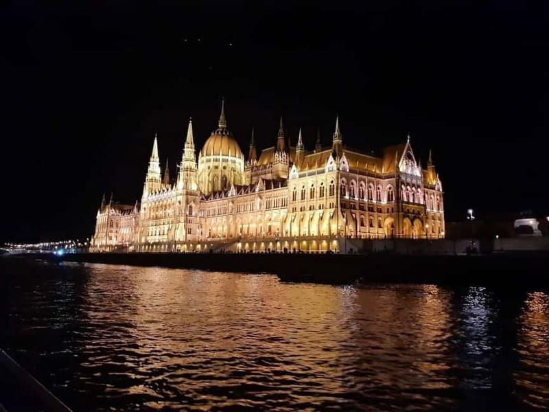 Budapest: Boat Cruise with Personal Live Guide and Drink - Why a Nighttime Danube Cruise in Budapest is a Must-Do