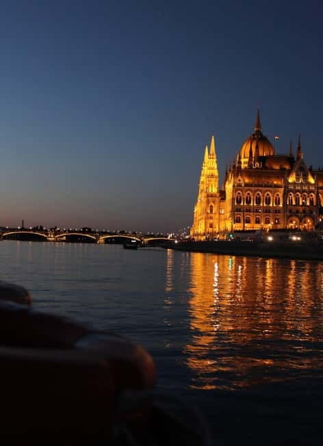 Budapest: Boat Cruise with Personal Live Guide and Drink - The Value of This Experience