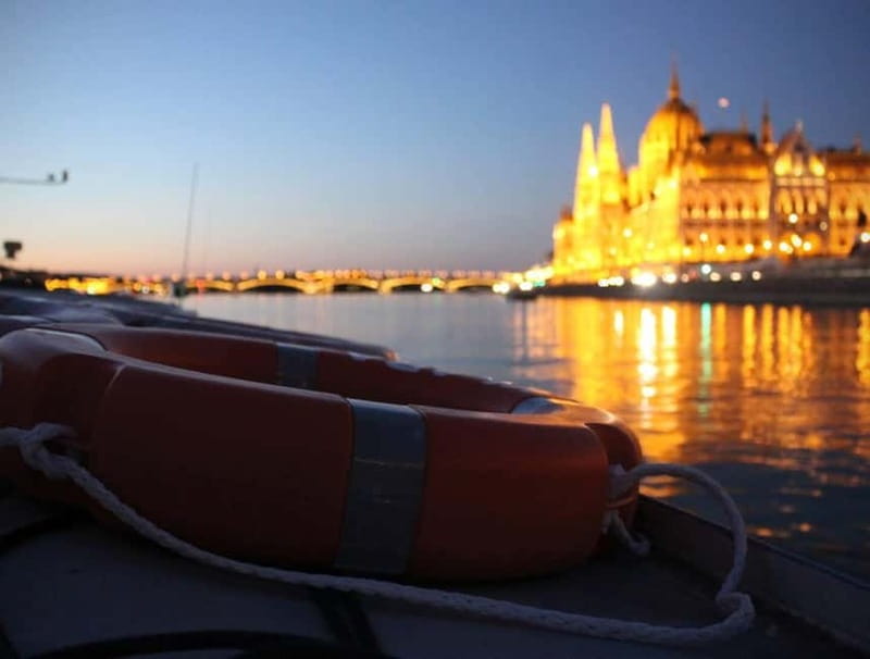 Budapest: Boat Cruise with Personal Live Guide and Drink - Who Would Love This Tour?