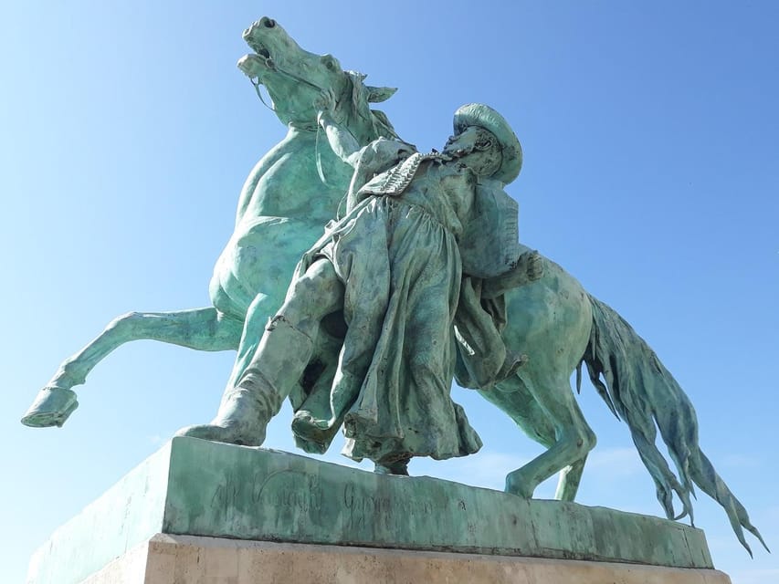Budapest: Buda Castle Walking Tour & Folk Music Performance - Authenticity & Reviews