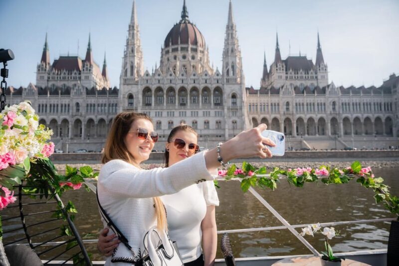 Budapest By Night Sightseeing Cruise - Key Points