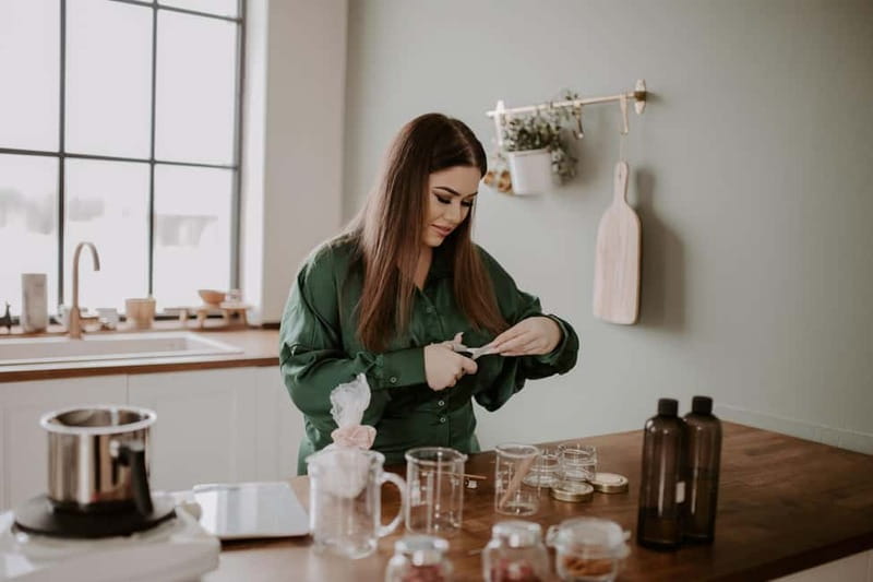 Budapest: Candle Making Masterclass with 5 Candles to Make - Introduction: A Bright and Creative Experience in Budapest