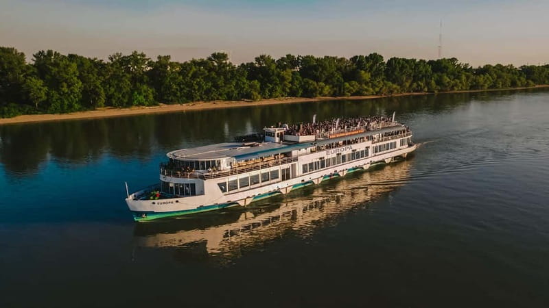 Budapest: Cruisin' Boat Party Tour with Electronic Music - Authentic Feedback from Travelers