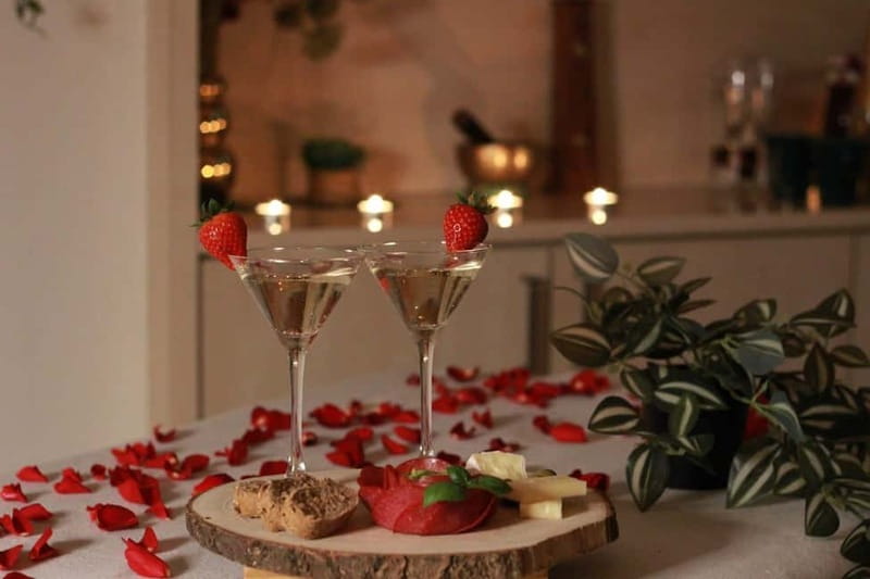 BUDAPEST, Day Spa : Couples Massage with Roses Bubble Bath - Key Points
