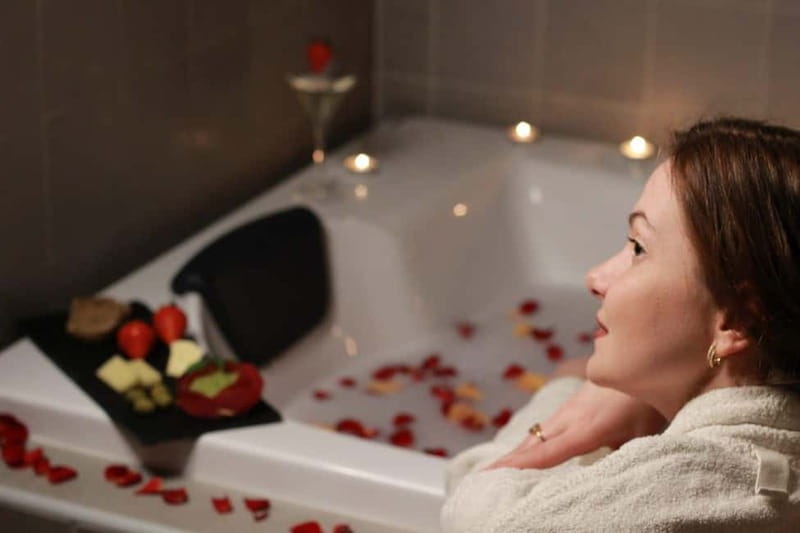 BUDAPEST, Day Spa : Couples Massage with Roses Bubble Bath - What to Expect During Your Budapest Couples Spa Experience