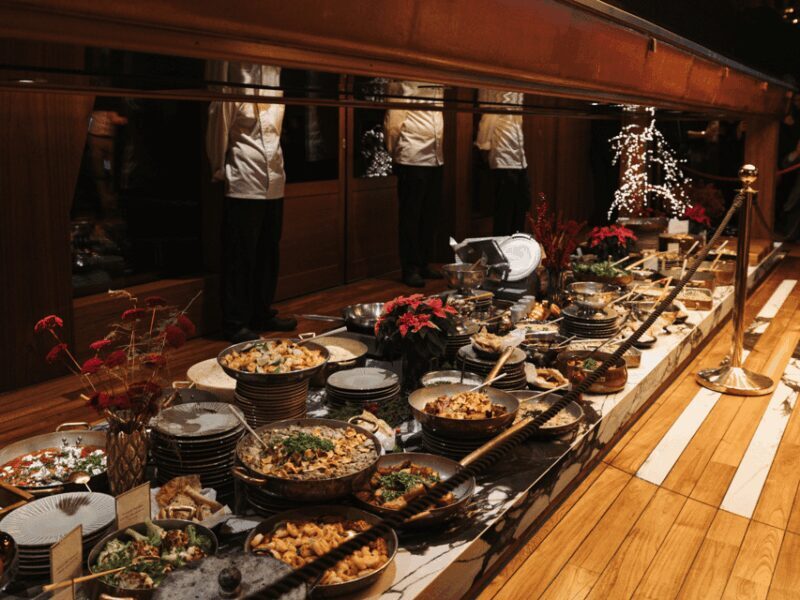 Budapest: Dinner Cruise with Live Music and Unlimited Drinks - The Food and Drink: Quality and Value