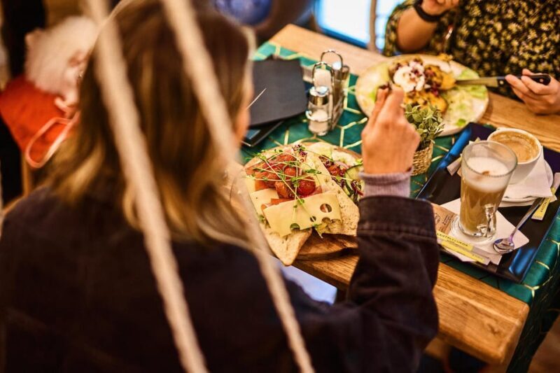 Budapest: Eggscuse Me? Brunch & Bistro's Bottomless Offer - Key Points