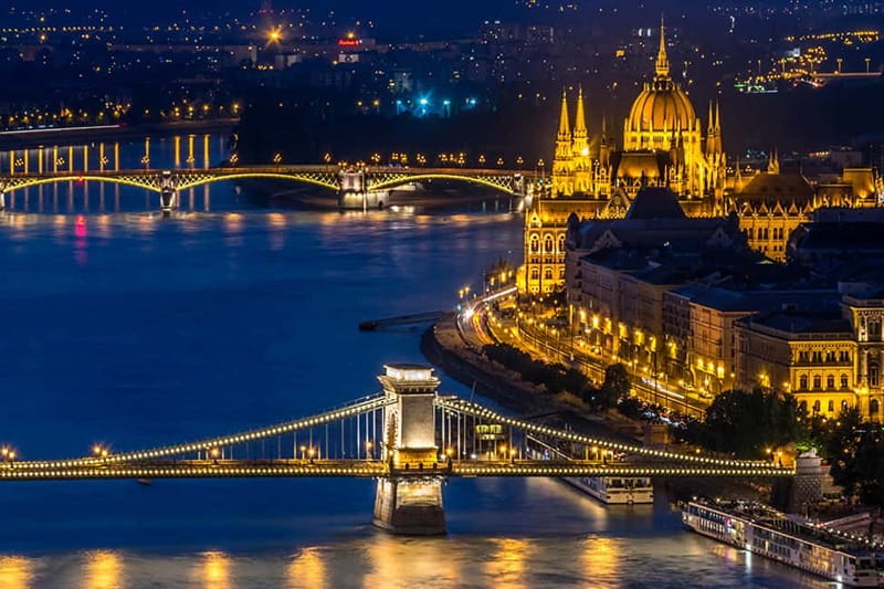 Budapest: Evening Castle Hill Tour with Fishermen's Bastion - A Detailed Look at the Experience