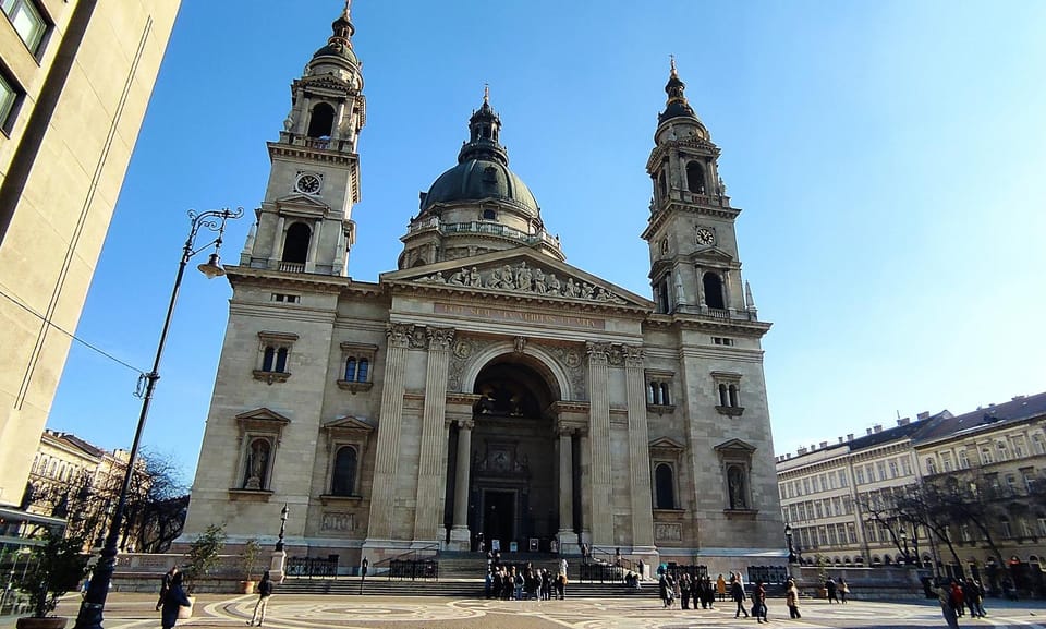 Budapest: Guided City Walking Tour in Buda and Pest - A Detailed Look at the Tour