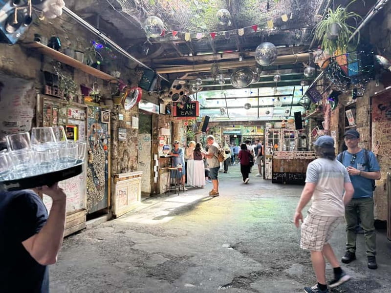 Budapest: Hidden Gems Food Tour with Drinks - The Balance of Food and Atmosphere
