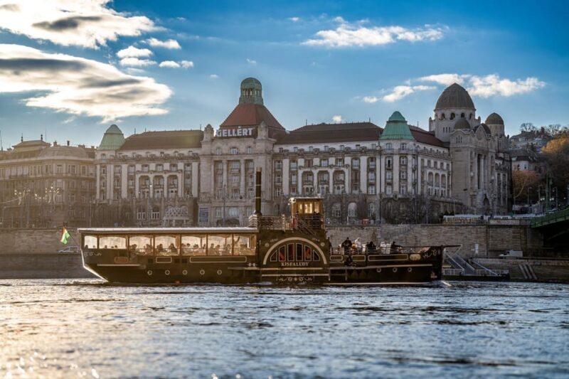 Budapest: Historic Cruise with Welcome Drink - Who Should Consider This Tour?