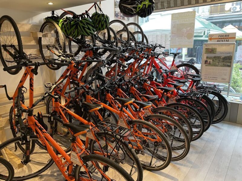 Budapest: Historic Downtown Bicycle Ride with Scenic Views - Key Points