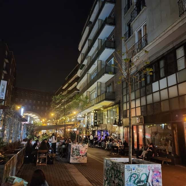 Budapest: Jewish District Night Walking Tour with Drinks - Key Points