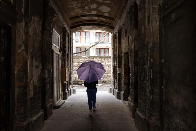 Budapest: Jewish Quarter Walking Tour with Synagogue Entry - Practical Tips for Visitors