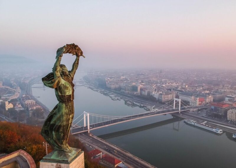 Budapest: One day drive trip from Vienna - Key Points