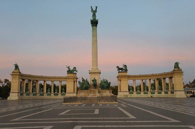 Budapest PRIVATE city tour and FOOD TOUR in Central Market Hall - Key Points