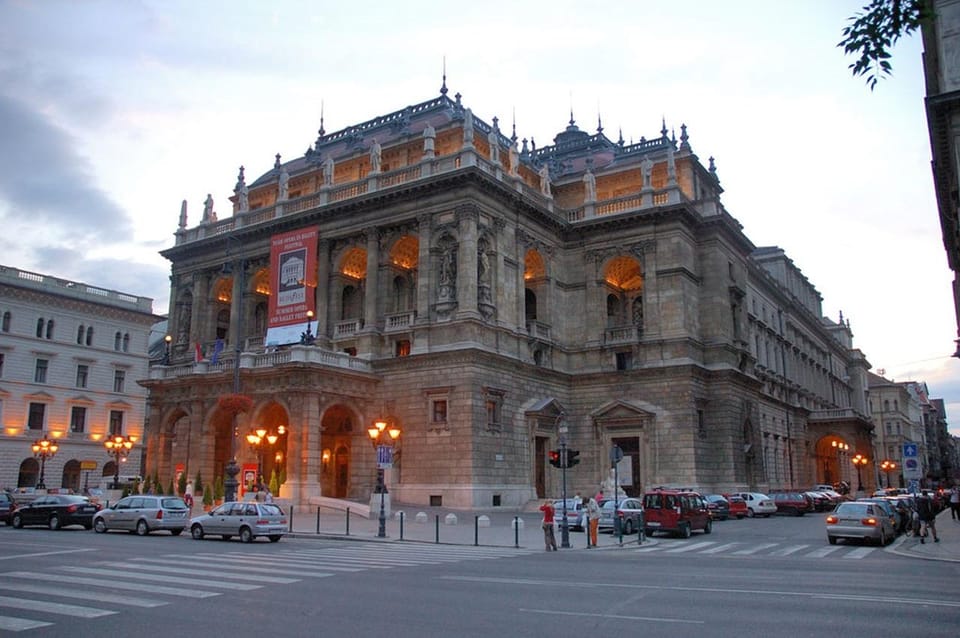 Budapest: Private Night Tour with a Local - Key Points