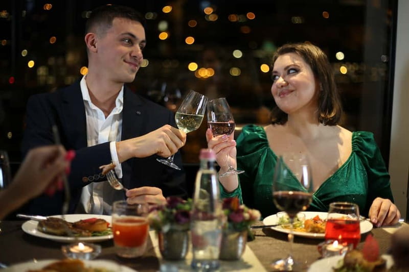 Budapest: Prosecco Dinner Cruise with Live Music - Itinerary Breakdown