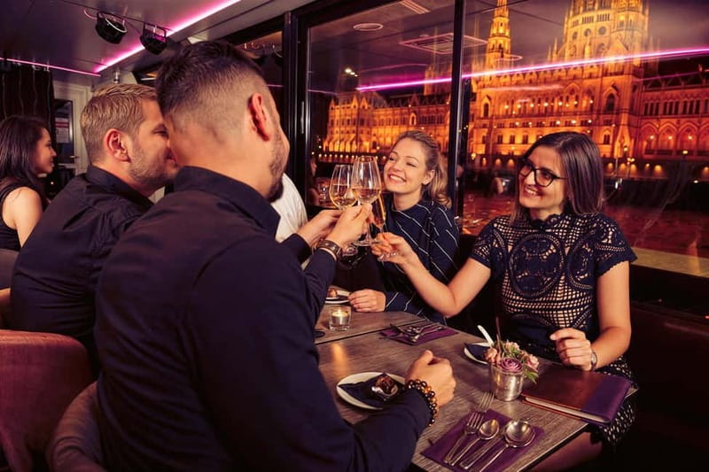 Budapest: Prosecco Dinner Cruise with Live Music - Dining and Entertainment