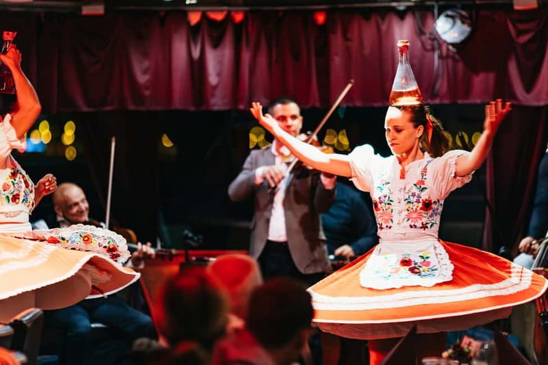 Budapest: Prosecco Dinner Cruise with Live Music - Who Should Consider This Experience?