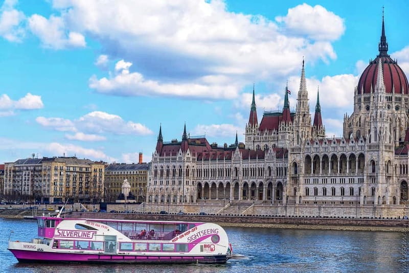 Budapest: Sightseeing Cruise with 1 Drink - Why This Experience Is Worth Considering