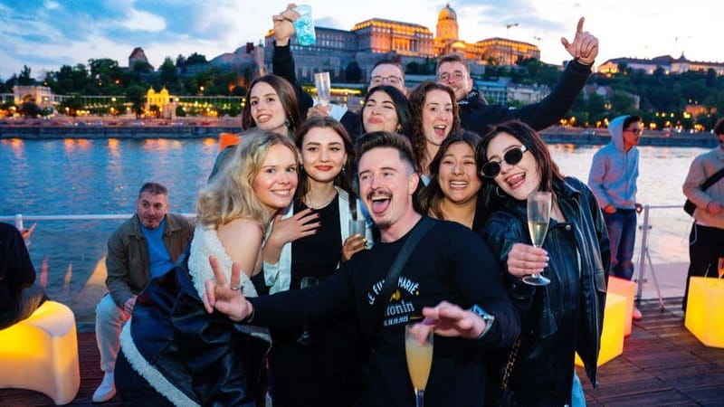 Budapest: Sip and Sail River Cruise with Unlimited Prosecco - The value for money