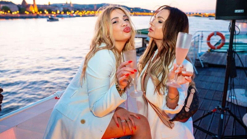 Budapest: Sip & Sail Danube Cruise with Prosecco Cocktails - Key Points