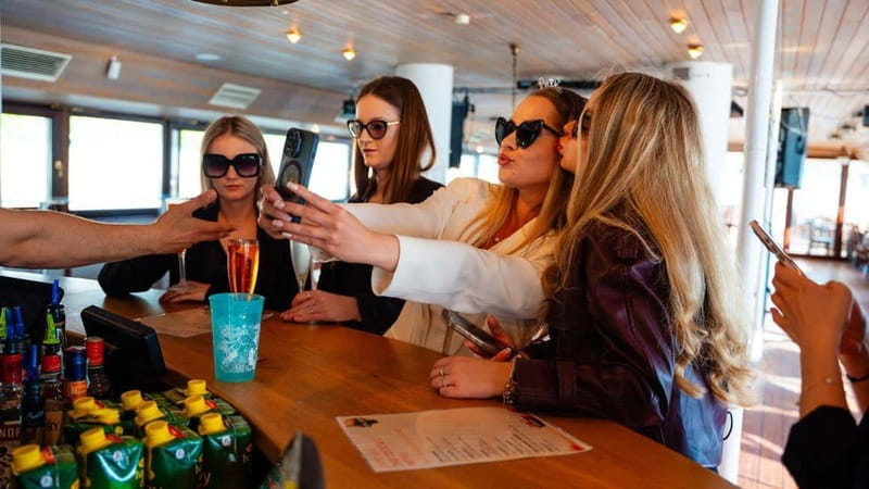 Budapest: Sip & Sail Danube Cruise with Prosecco Cocktails - What to Expect on Board
